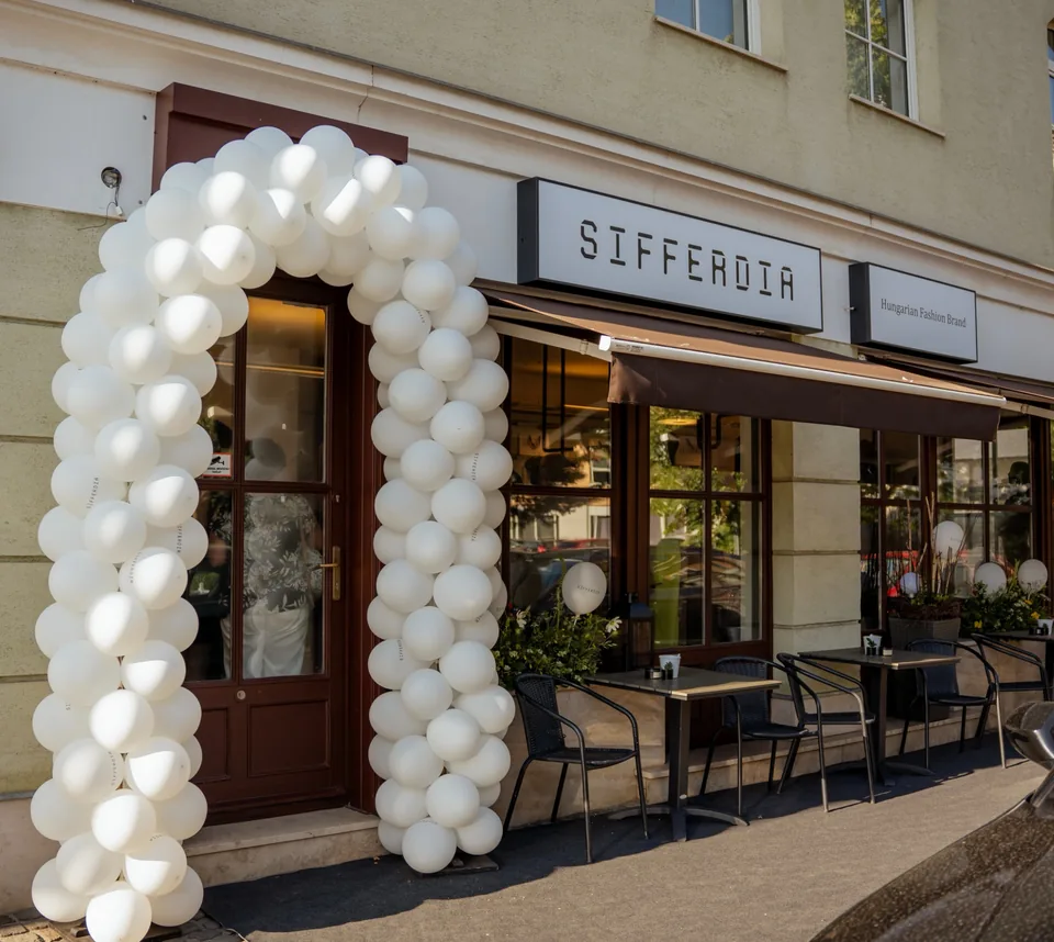 A budapesti SIFFERDIA showroom külső homlokzata.